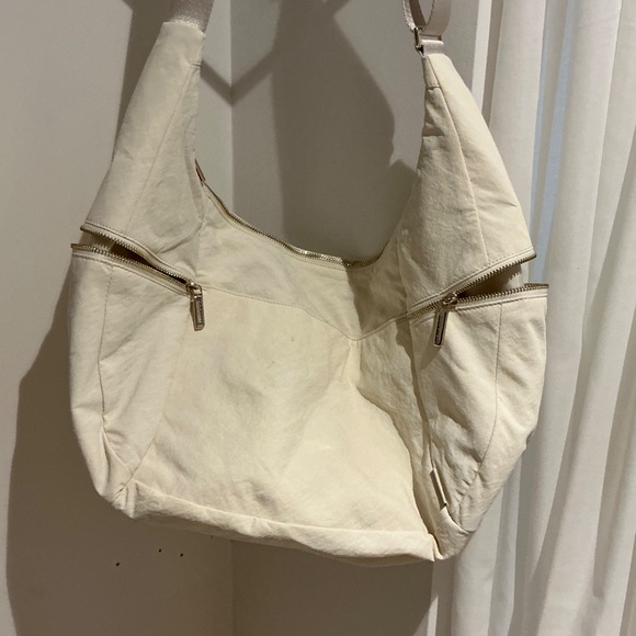 Large Slouchy Sling Bag 13L Metal Hardware - Picture 5 of 5